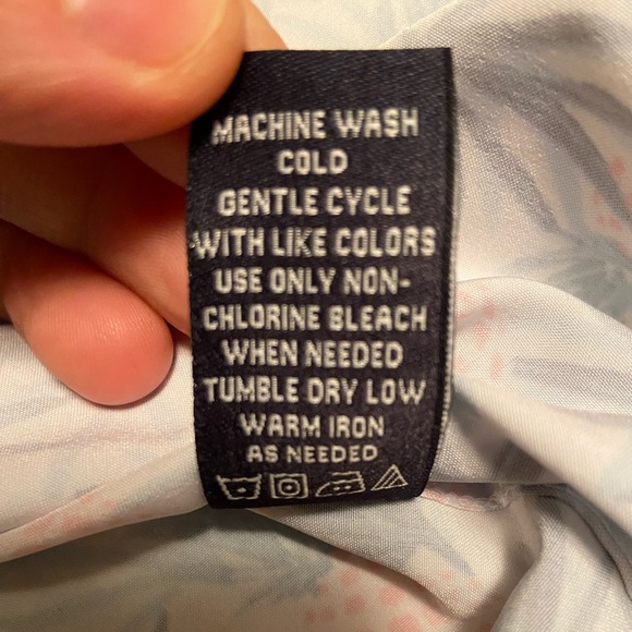 Nickel and Iron Men’s Button Down Pineapple Short Sleeve Shirt - Picture 3 of 6